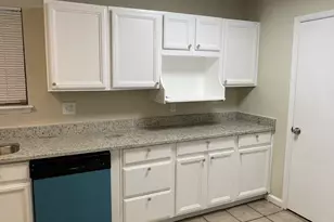 1530 Pin Oak Ln SE, Conyers, GA 30094 - Photo 10