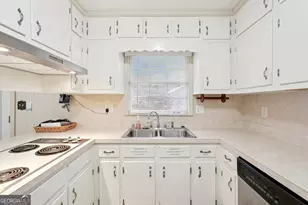 220 Jade Cove Dr, Roswell, GA 30075 - Photo 12