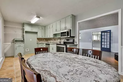 9138 Sunset Drive, Jonesboro, GA 30238 - Photo 10