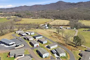 121 N Gemstone Ave, Franklin, NC 28734 - Photo 32