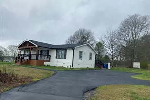 318 Willowwind Dr, Loganville, GA 30052 - Photo 16