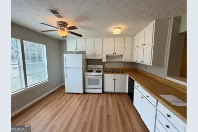 8515 Pineland Drive, Jonesboro, GA 30238 - Photo 4