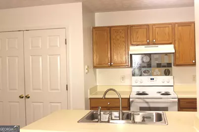 2296 Strathmoor Manor Drive, Lithonia, GA 30058 - Photo 8