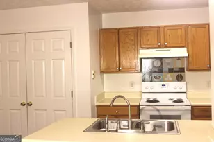 2296 Strathmoor Manor Dr, Lithonia, GA 30058 - Photo 8