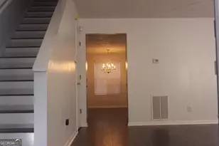 2296 Strathmoor Manor Dr, Lithonia, GA 30058 - Photo 8