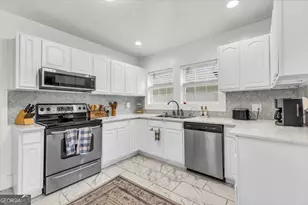 686 S 4th St, Jesup, GA 31545 - Photo 12