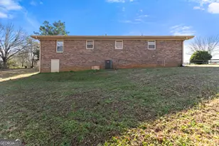 431 Clover Leaf Rd, Cleveland, GA 30528 - Photo 2