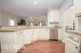 34 Camden Cir, Newnan, GA 30265 - Photo 2