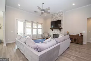 208 Township Dr, Senoia, GA 30276 - Photo 10