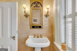 211 E Charlton St, Savannah, GA 31401 - Photo 22