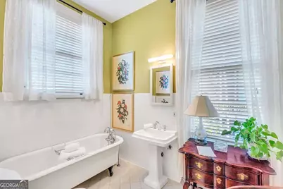 211 E Charlton Street, Savannah, GA 31401 - Photo 32