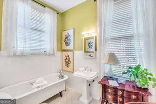 211 E Charlton St, Savannah, GA 31401 - Photo 32