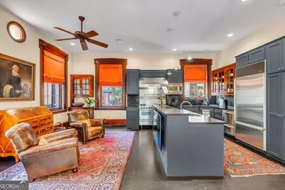 211 E Charlton Street, Savannah, GA 31401 - Photo 14