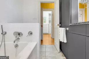 211 E Charlton St, Savannah, GA 31401 - Photo 26
