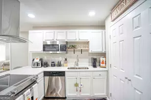 1827 Dunlap Ave, East Point, GA 30344 - Photo 10