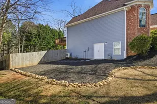 1456 Rockview Ln, Loganville, GA 30052 - Photo 6