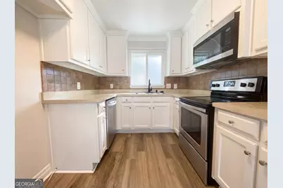 1325 Hidden Circle Drive, Sugar Hill, GA 30518 - Photo 2