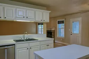 236 Hunting Ct, Jonesboro, GA 30236 - Photo 8