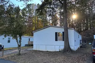 53 Poole Cir, Ellenwood, GA 30294 - Photo 2