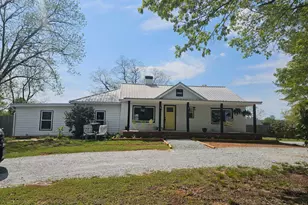 1015 Sid Hunter Rd, Senoia, GA 30276 - Photo 1