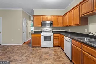 380 Brentwood Dr, Newnan, GA 30263 - Photo 8