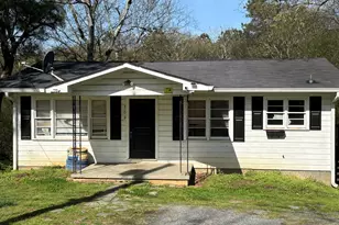 309 Crest Dr, Calhoun, GA 30701 - Photo 1