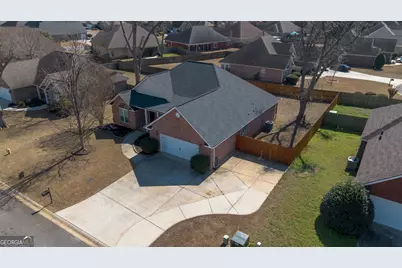 105 Norfolk Circle, Warner Robins, GA 31088 - Photo 2