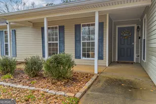 304 Seminole Cir, Statham, GA 30666 - Photo 4