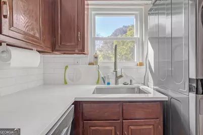 276 Lakemoore Drive NE #E, Atlanta, GA 30342 - Photo 12