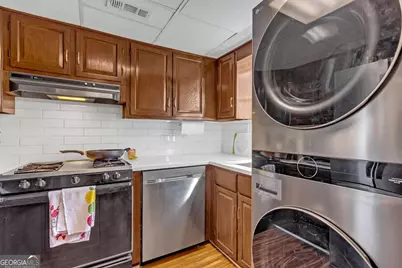 276 Lakemoore Drive NE #E, Atlanta, GA 30342 - Photo 10