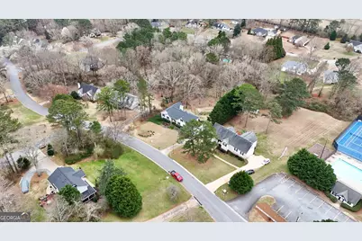 27 Strathmore Drive, Sharpsburg, GA 30277 - Photo 8