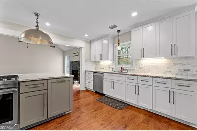 27 Strathmore Drive, Sharpsburg, GA 30277 - Photo 4