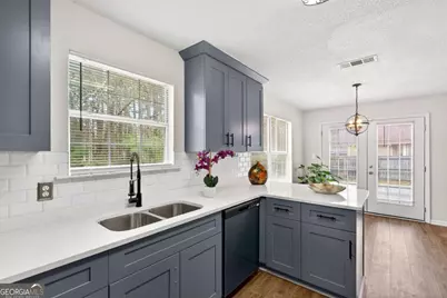 8218 Mahogany Lane, Stonecrest, GA 30038 - Photo 12