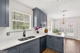 8218 Mahogany Ln, Stonecrest, GA 30038 - Photo 12