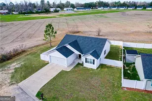 594 Pinehurst Dr, Blackshear, GA 31516 - Photo 2