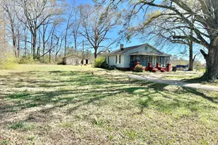 143 Willis Cir, Lagrange, GA 30241 - Photo 2