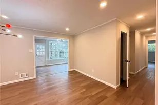 1055 Pinecrest Dr, Forest Park, GA 30297 - Photo 16