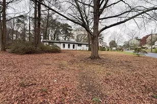 1055 Pinecrest Dr, Forest Park, GA 30297 - Photo 4