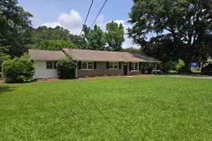606 Viewpoint Dr, Jackson, GA 30233 - Photo 2