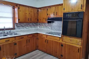 911 Jefferson Street NE, Milledgeville, GA 31061 - Photo 2
