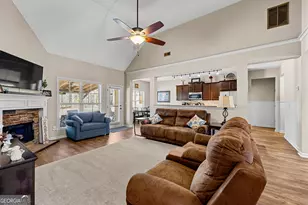 134 Hickory Hills Dr, Newnan, GA 30263 - Photo 2
