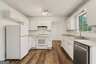 1188 Woodfield Trce, Lithonia, GA 30058 - Photo 6