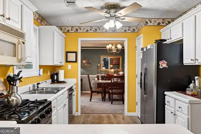 559 Wynbrooke Parkway, Stone Mountain, GA 30087 - Photo 14