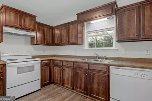 3573 SE Arnold Dr, Allenhurst, GA 31301 - Photo 8