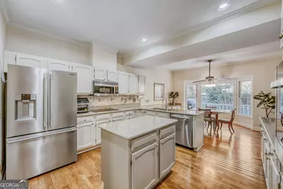 3833 Savannah Square E, Atlanta, GA 30340 - Photo 4