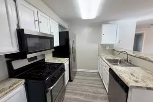 4267 Parkview Ct, Stone Mountain, GA 30083 - Photo 4