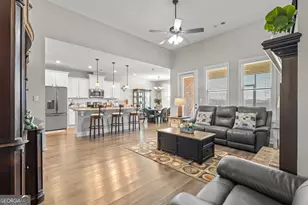 122 Blue Dunn Cir, Perry, GA 31069 - Photo 2