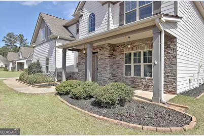 201 Fox Hall Crossing E, Senoia, GA 30276 - Photo 2