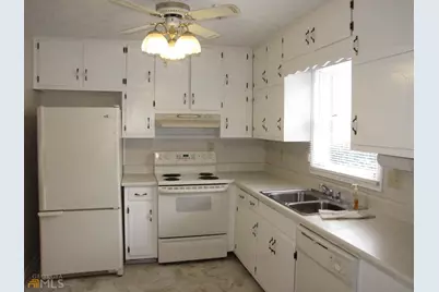 445 Williamsburg Way, Fayetteville, GA 30215 - Photo 2