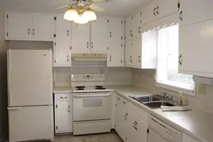 445 Williamsburg Way, Fayetteville, GA 30215 - Photo 2